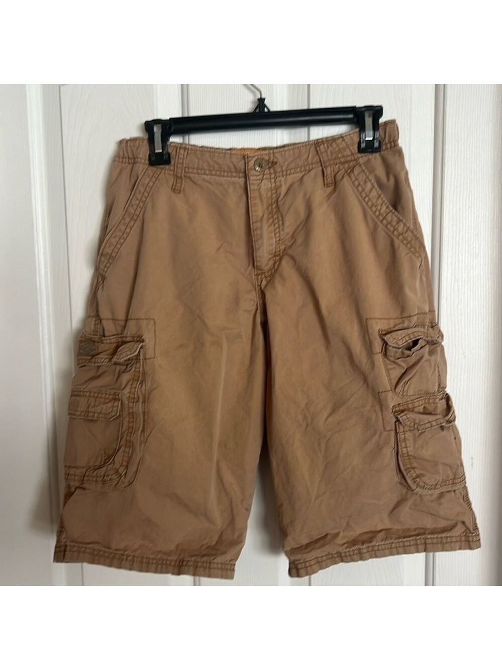 Lee Dungaree’s boys tan cargo shorts. Size M. Lots of pockets
